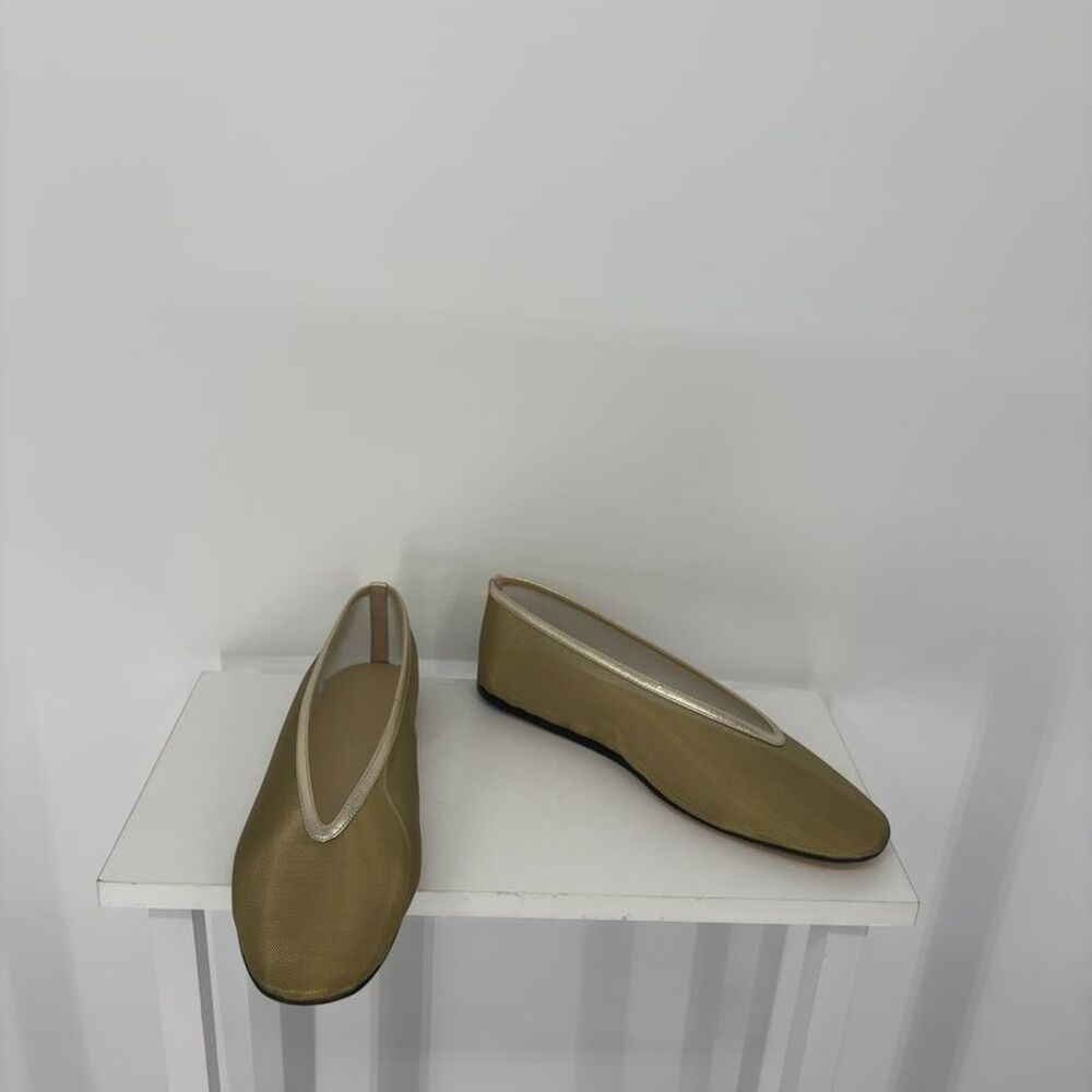 Le Monde Beryl Flats in Cream Color